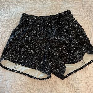 Lululemon tracker V shorts size 4